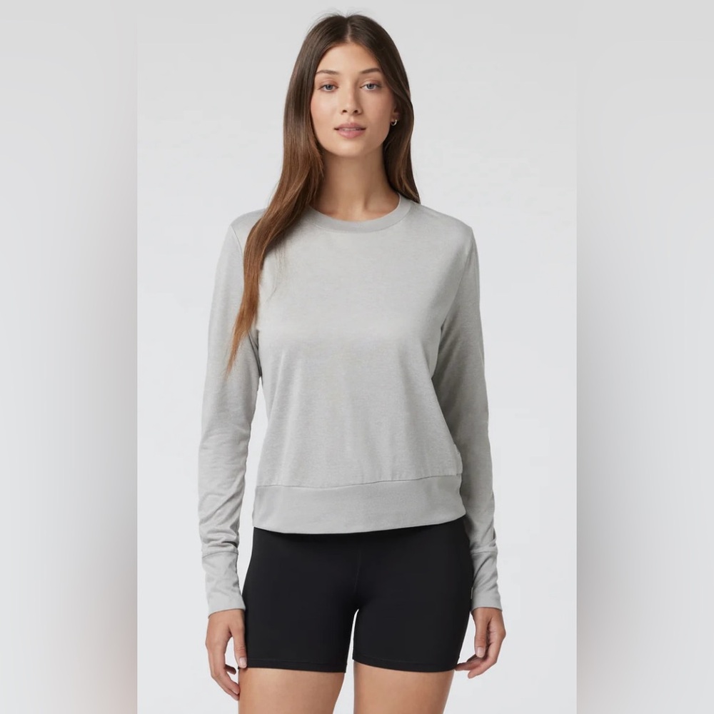 Vuori daydream crew in light heather grey brand new never worn tags are removed